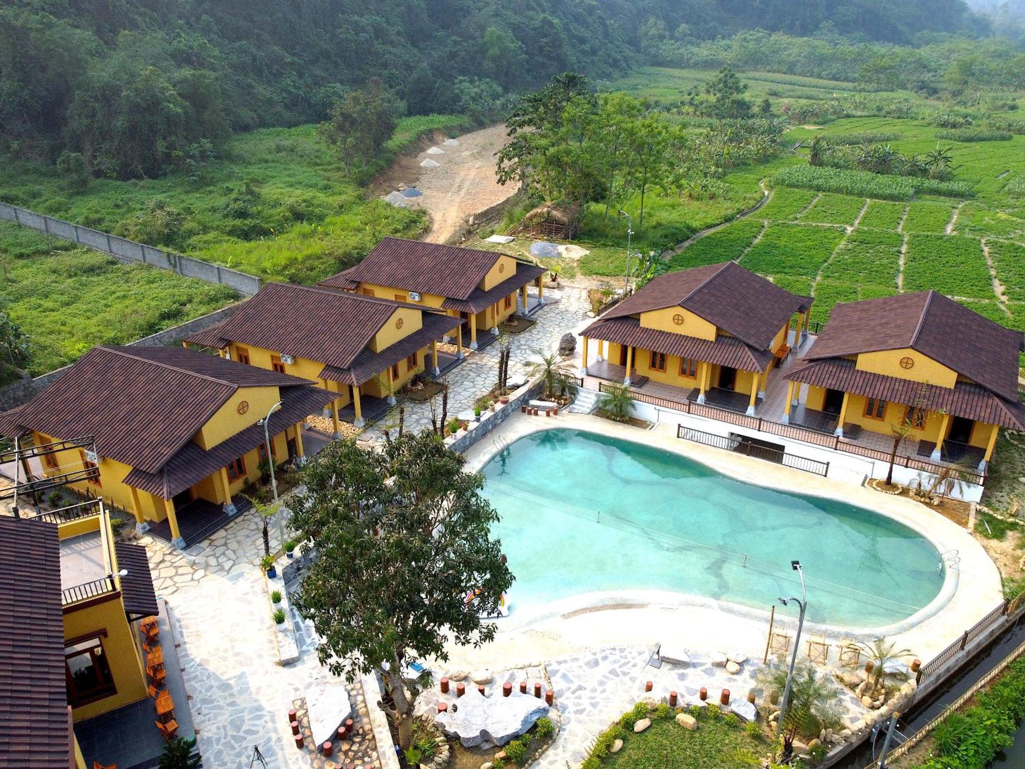 Sky Bay Lodge Ha Giang Exterior photo