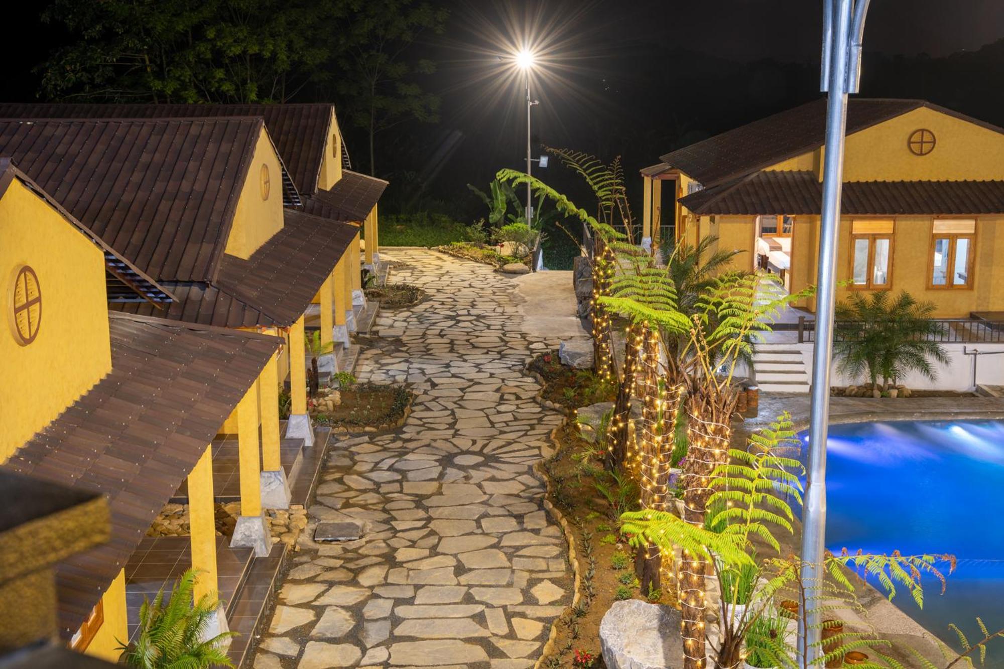 Sky Bay Lodge Ha Giang Exterior photo