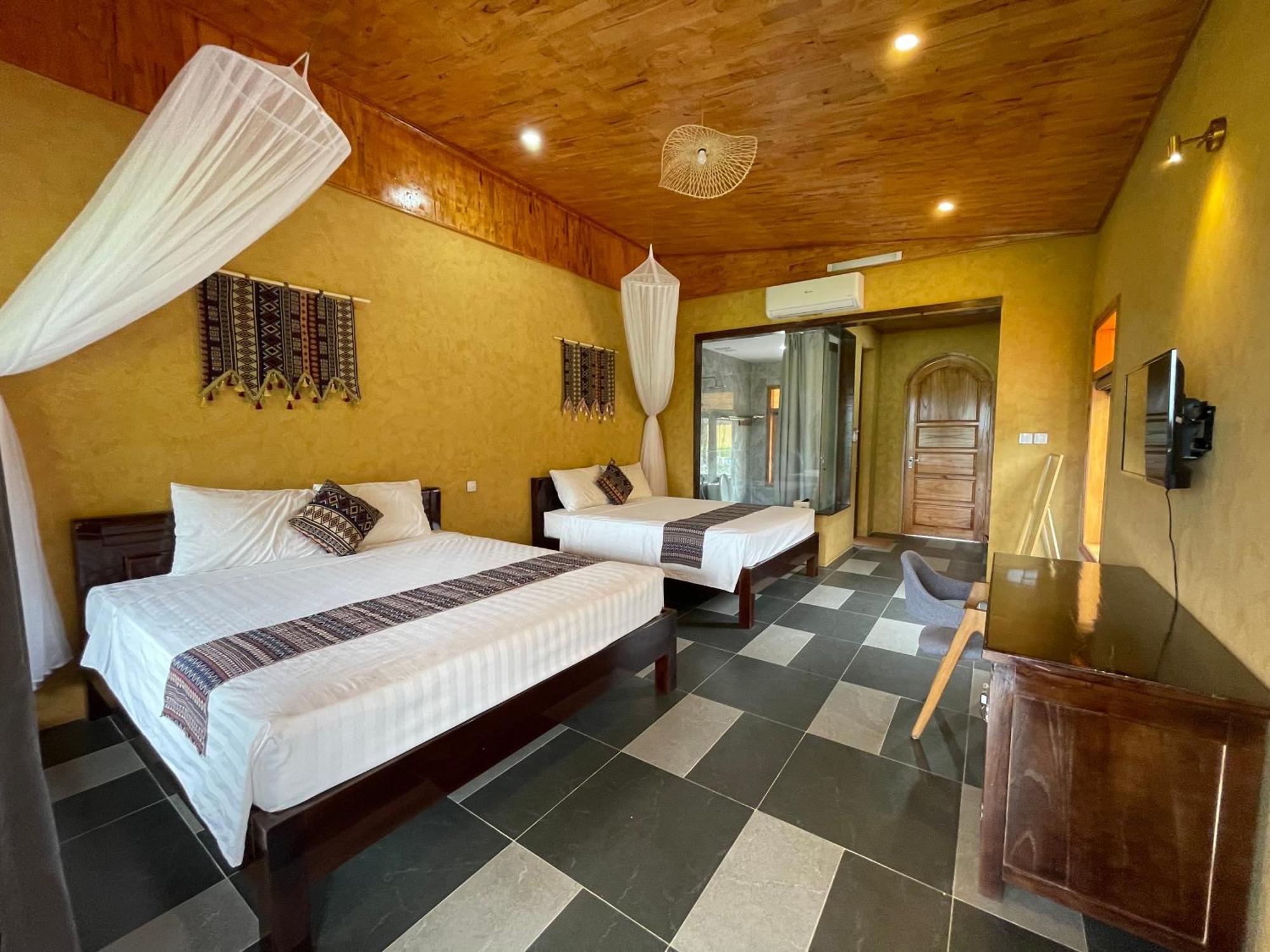 Sky Bay Lodge Ha Giang Exterior photo