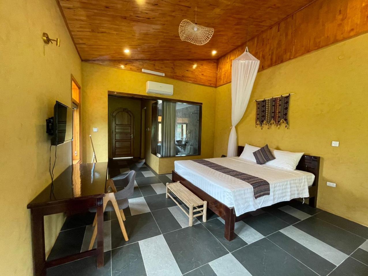 Sky Bay Lodge Ha Giang Exterior photo